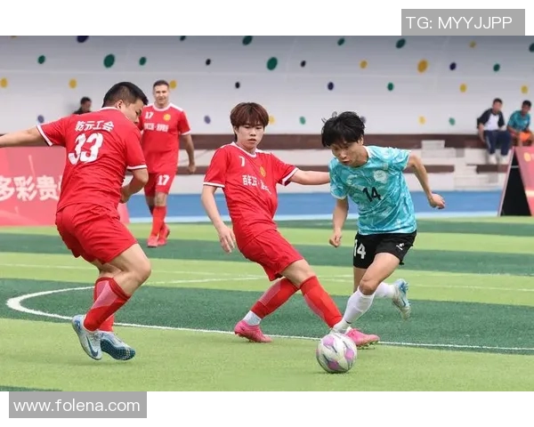 足球明星成功战胜新冠病毒重返赛场展现顽强斗志与拼搏精神