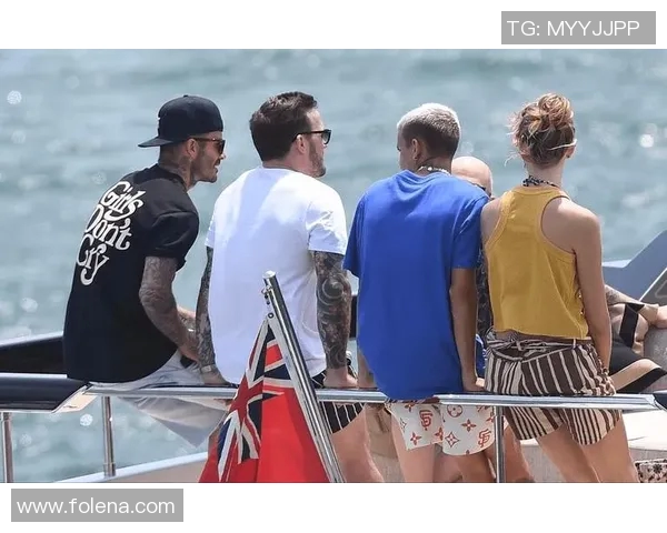 足球明星的假期生活揭秘:奢华度假与亲密时光的完美结合